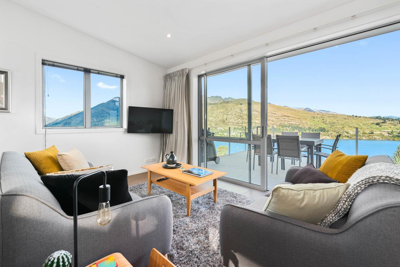 Contemporary Hilltop Abode ควีนส์ทาวน์ ภายนอก รูปภาพ